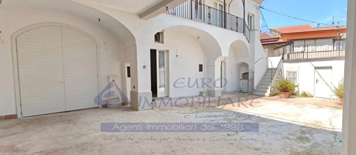 Casa con 6 locali in vendita in Via Vittorio Veneto Cervino, Cervino