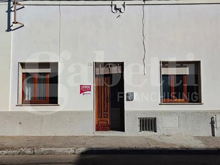 Casa con 5 locali in vendita in PresicceAcquarica