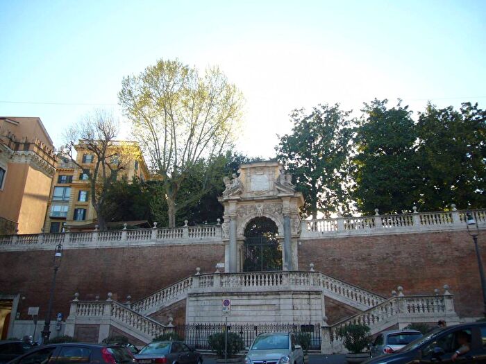 Appartamento trilocale in affitto in Via Ventiquattro Maggio, Trevi, Roma