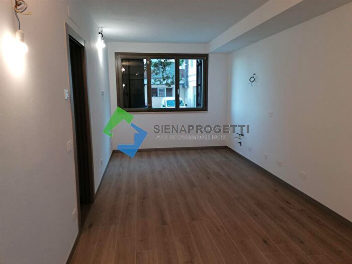 Appartamento trilocale in vendita in Via Enea Silvio Piccolomini, Siena