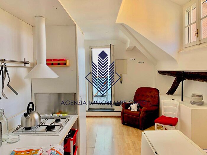 Appartamento bilocale in affitto in Via Aprile, Centro Città, Genova