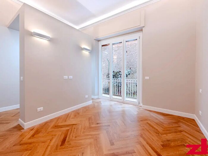 Appartamento trilocale in vendita in Viale Mojon, Genova