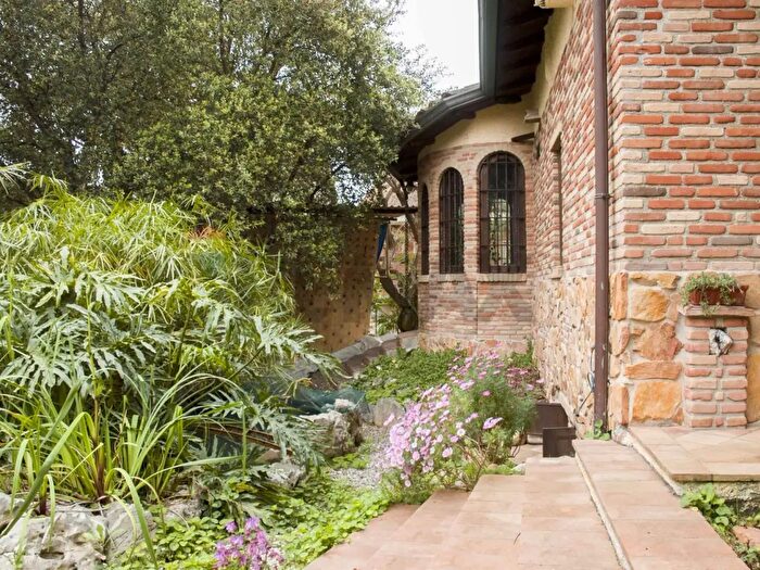 Casa con 5 locali in vendita in Roma