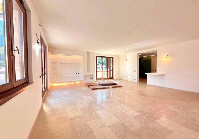 Appartamento con 5 locali in vendita in Via Don Carlo Ghezzi Casazza, Casazza