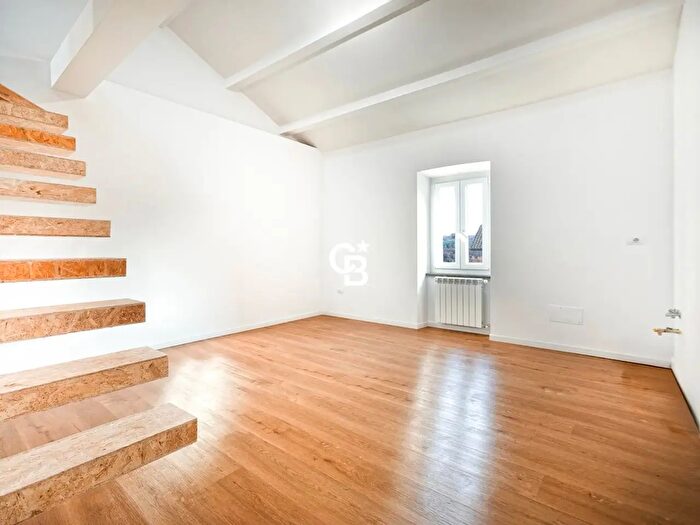 Appartamento trilocale in vendita in Via della Rondine, Viterbo