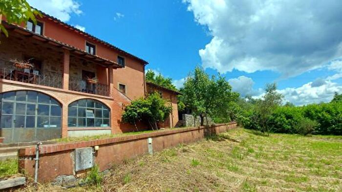 Casa con 6 locali in vendita in Camporgiano