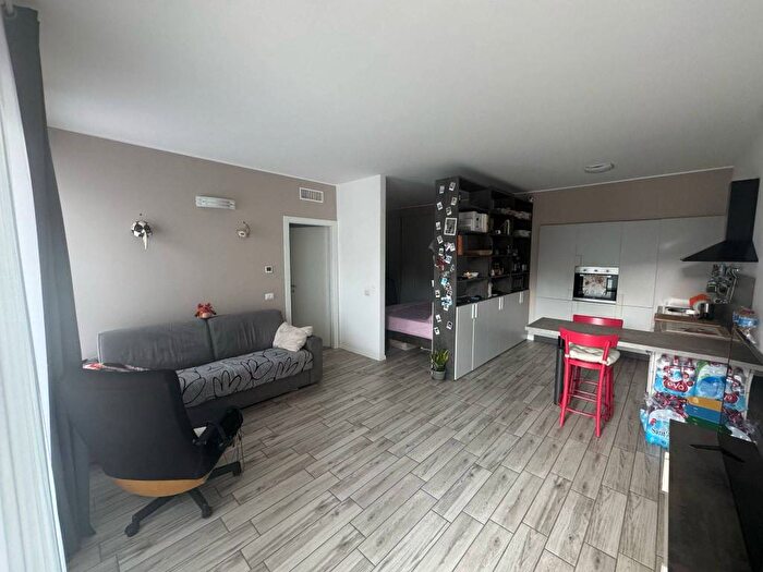 Appartamento monolocale in affitto in Via Simone da Corbetta, Semicentro Isola, Corbetta