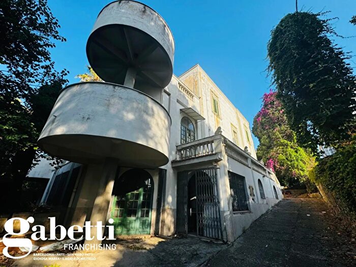 Casa con 8 locali in vendita in Contrada Barranca Snc, Acquedolci