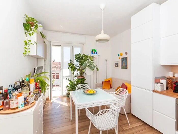 Appartamento trilocale in vendita in Via Valentino Carrera, Torino