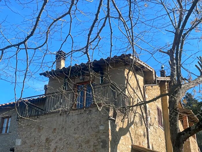 Casa con 9 locali in vendita in Poggibonsi