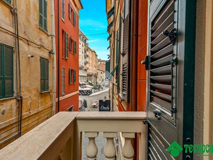 Appartamento trilocale in affitto in VIA SANTAGOSTINO, Centro Storico, La Spezia