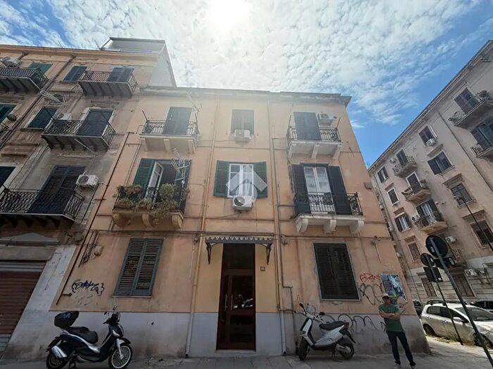 Appartamento quadrilocale in vendita in Via Vincenzo Errante, Palermo