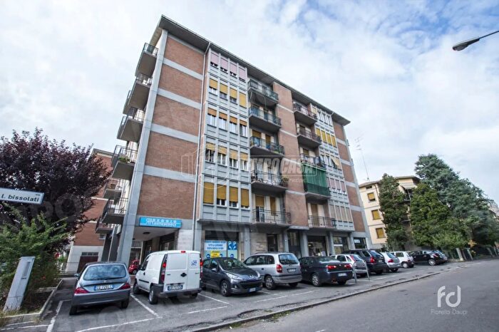 Appartamento trilocale in vendita in Via Bissolati, Reggio Emilia