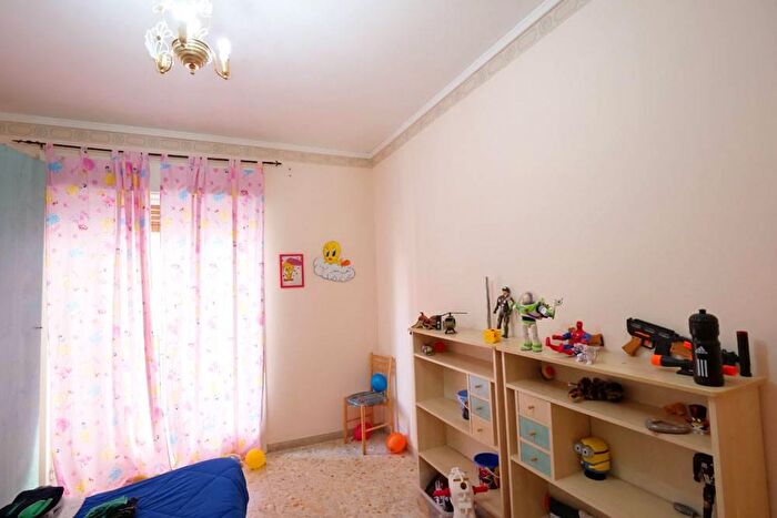 Appartamento trilocale in vendita in Via De Caro, Catania