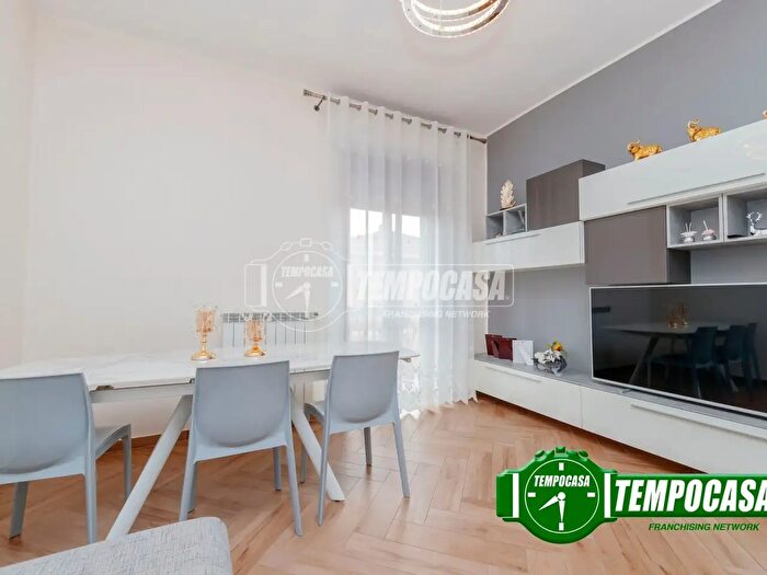 Appartamento trilocale in vendita in Via Luigi Ambiveri, Piacenza