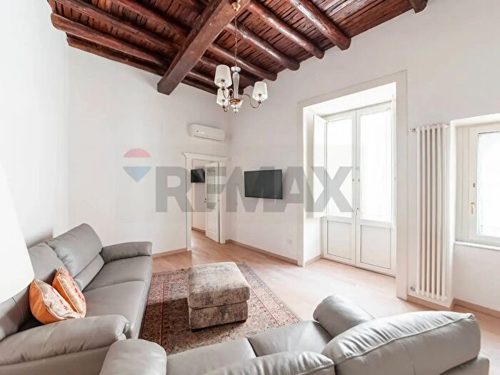 Appartamento trilocale in affitto in Via Indipendenza, Salerno