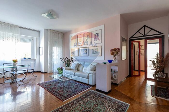 Appartamento quadrilocale in vendita in Via Cipriani, Falconara Marittima