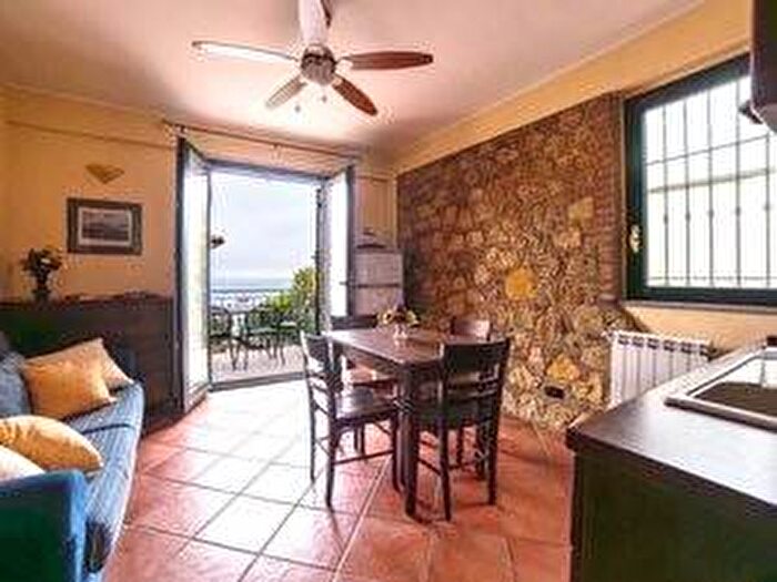 Appartamento trilocale in affitto in Via Livorno, Centro, Aci Castello