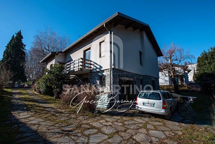 Casa con 7 locali in vendita in Via Montello, Varese