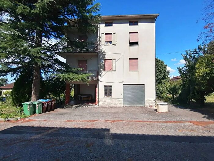 Appartamento quadrilocale in vendita in Via XVI Giugno, Fratta Todina