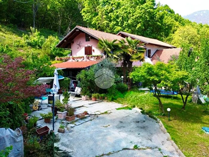 Casa con 8 locali in vendita in Via Bussoneis, Val Della Torre