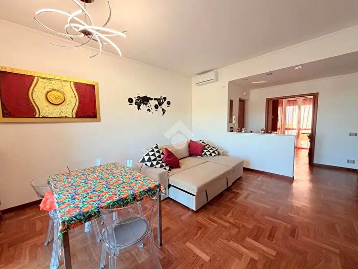 Appartamento quadrilocale in vendita in Via Paradiso, Genova