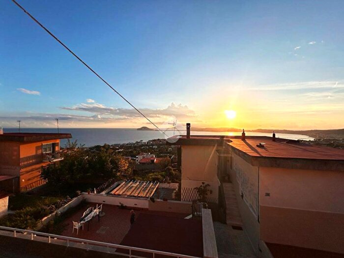 Appartamento trilocale in vendita in Traversa Coste dAgnano II, Pozzuoli