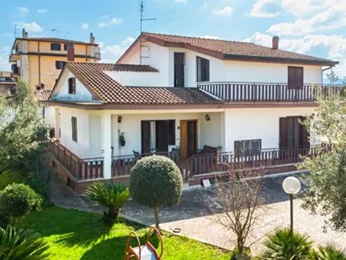 Casa con 6 locali in vendita in Via Pula, Roma