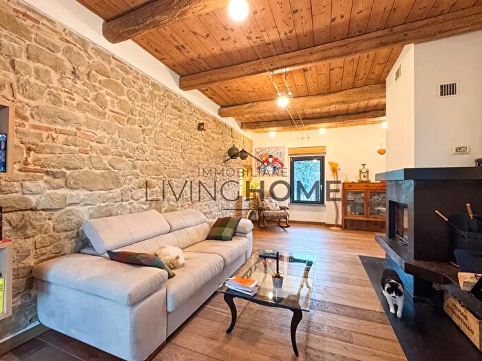 Casa con 6 locali in vendita in Via Cerreto, Mercatino Conca