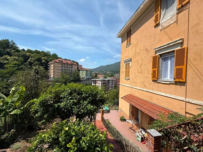 Appartamento con 5 locali in vendita in Genova
