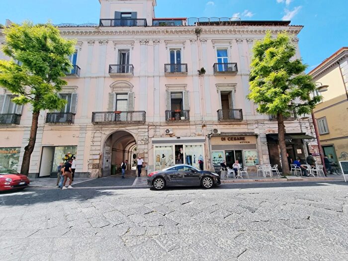 Appartamento con 5 locali in vendita in Corso Trieste, Caserta