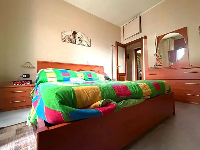 Appartamento trilocale in vendita in Via Giacinto De Sivo, Napoli