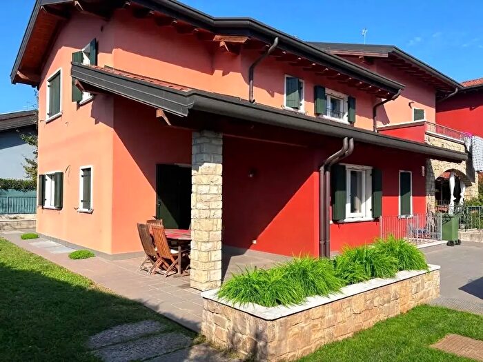 Casa con 5 locali in vendita in Valeggio Sul Mincio