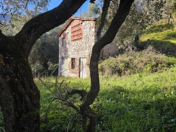 Casa trilocale in vendita in Camaiore