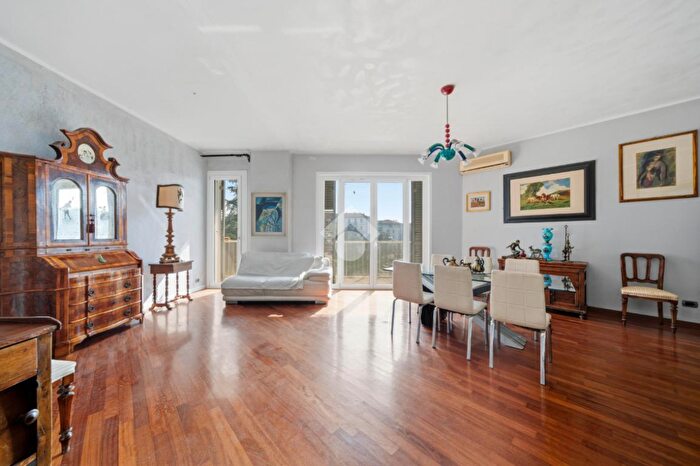 Appartamento con 5 locali in vendita in Viale Monte S Michele, Reggio Emilia