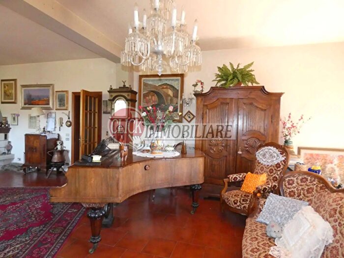 Casa con 6 locali in vendita in Vicchio