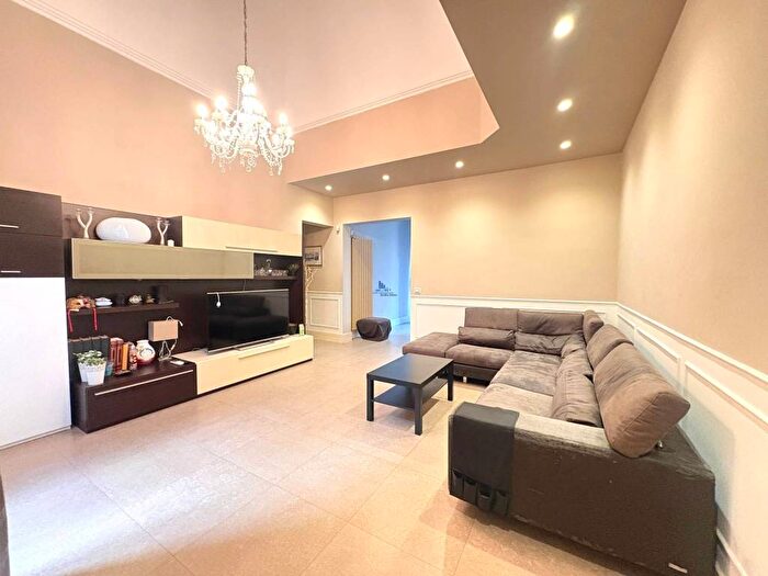 Appartamento con 6 locali in affitto in Via Enrico Adolfo Pantano, XX Settembre Tribunale, Catania