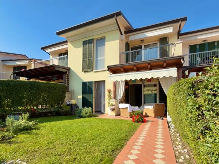 Appartamento trilocale in vendita in Via Prais, Padenghe Sul Garda