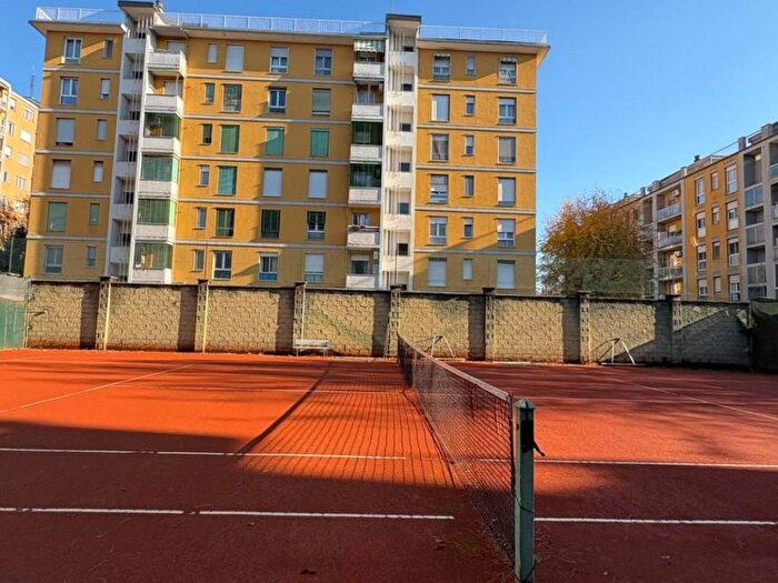 Appartamento trilocale in affitto in Viale Famagosta, Famagosta, Milano