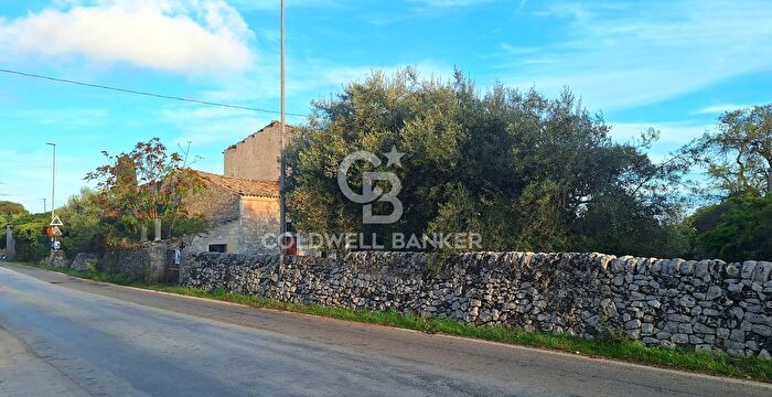 Casa con 6 locali in vendita in Via Rocciola Scrofani, Modica