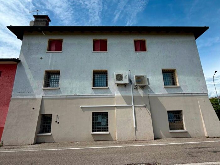 Appartamento bilocale in affitto in Via Giuseppe Mazzini, Centro, Rosà