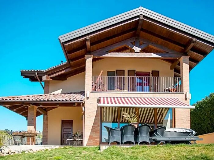 Casa con 12 locali in vendita in Via Viapiana, Montegrosso DAsti