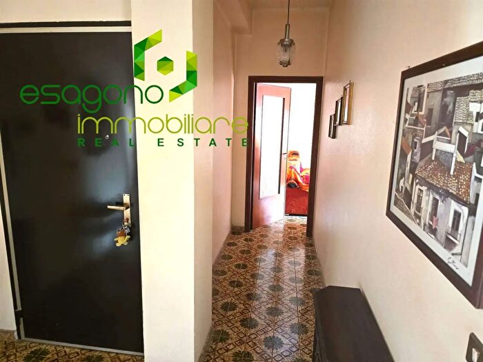 Appartamento con 6 locali in vendita in Via Damone, Siracusa