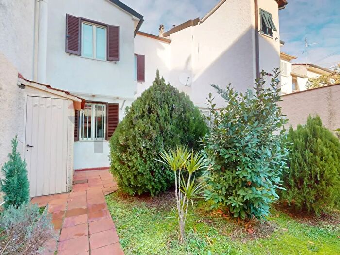 Casa con 6 locali in vendita in Via XX Settembre, Viareggio