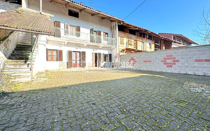 Casa con 5 locali in vendita in Via San Carlo, Strambino