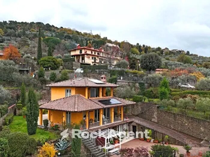Casa con 6 locali in vendita in Via di Fano, Reggello