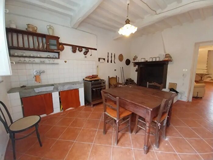 Casa con 9 locali in vendita in Massarosa