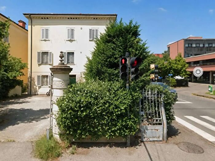 Appartamento trilocale in affitto in Via Buon Pastore, Modena