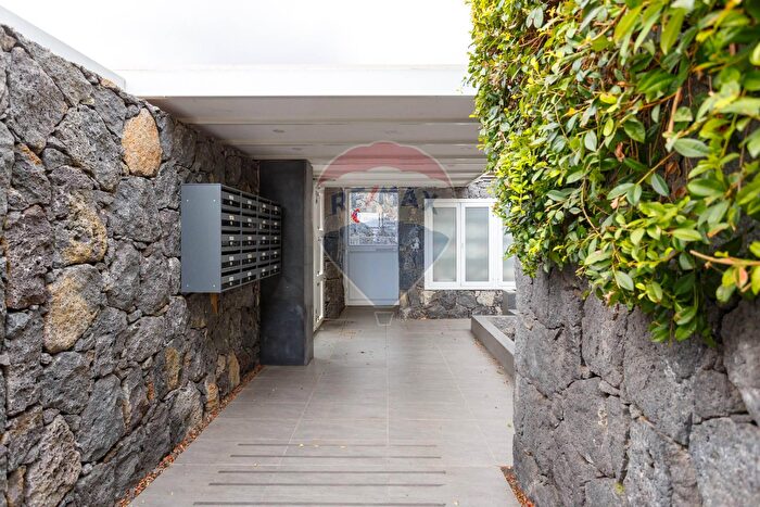 Appartamento con 6 locali in vendita in Via Damiano Chiesa, Catania