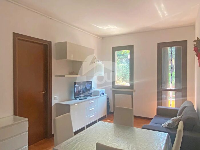 Appartamento bilocale in affitto in Via Fortino, Laveno Mombello